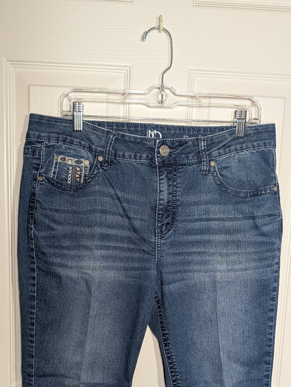 NEW DIRECTIONS Denim Stretch Capri Pants - Picture 6 of 7